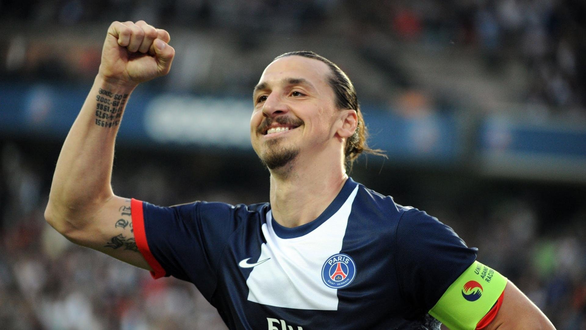 弗兰：凭借强大的身体对抗能力和出色的防守技术，他成为了全黑队的防线保障